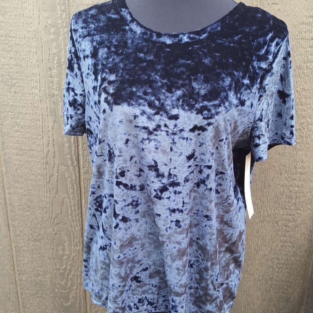 14th & Union Navy velvet Tee sz Medium NWT